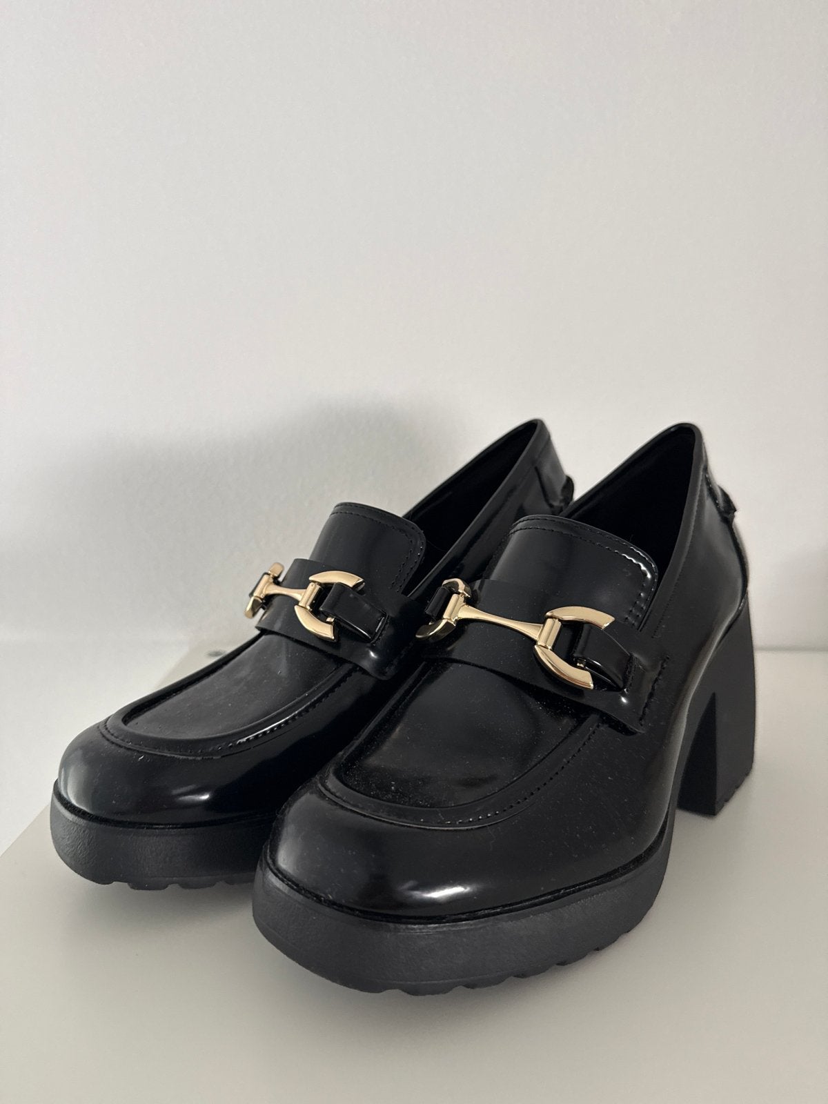 Bershka zwarte loafers met hak - Maat 38, Ophalen of Verzenden, Zo goed als nieuw, Zwart, Instappers