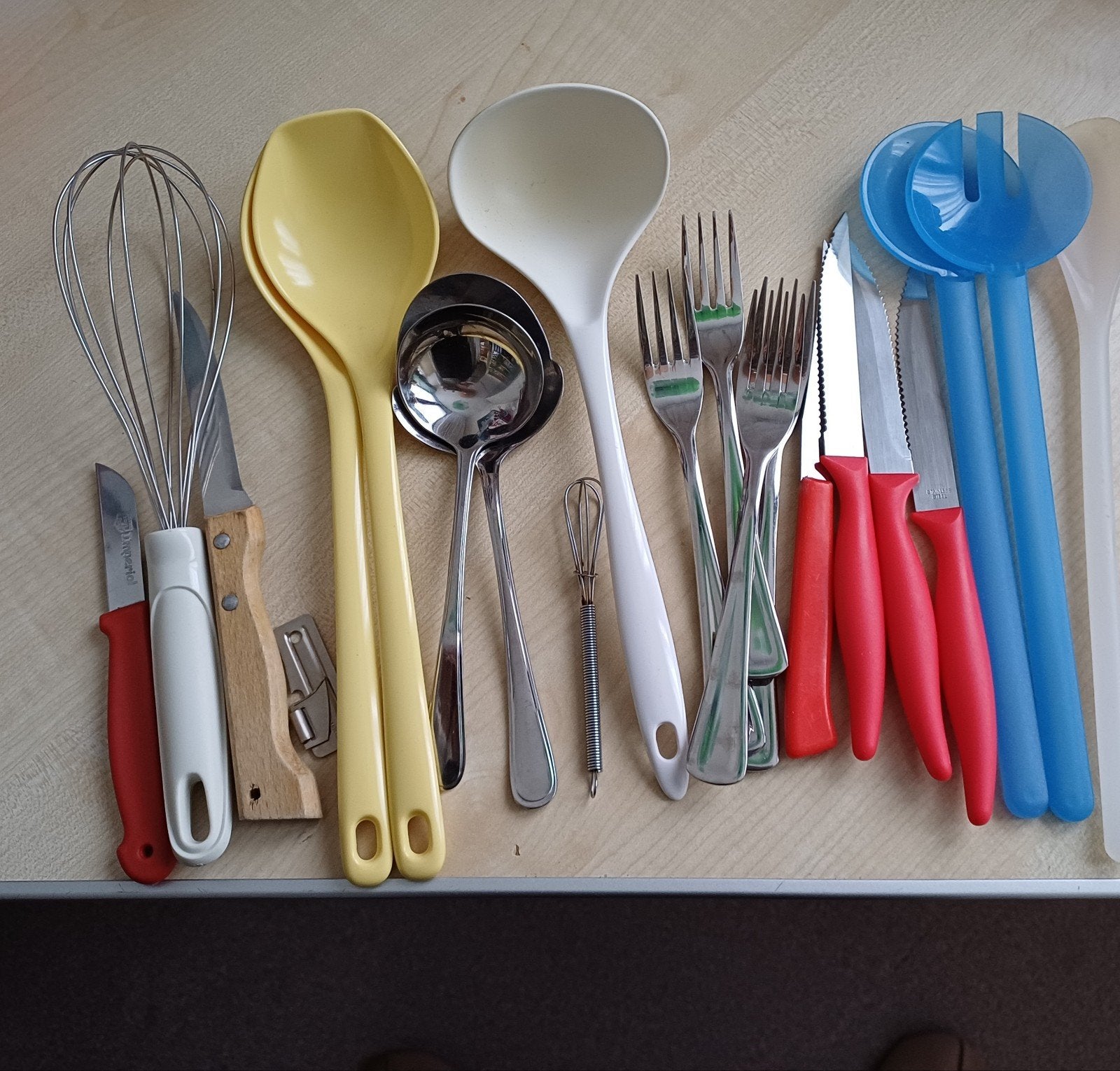rieten mand met kampeergerei, Ophalen of Verzenden