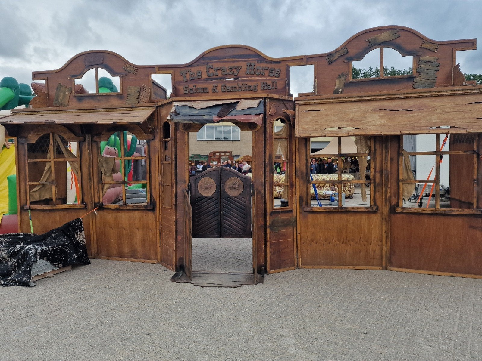 alles voor een echt compleet country en westernfeest, Ophalen