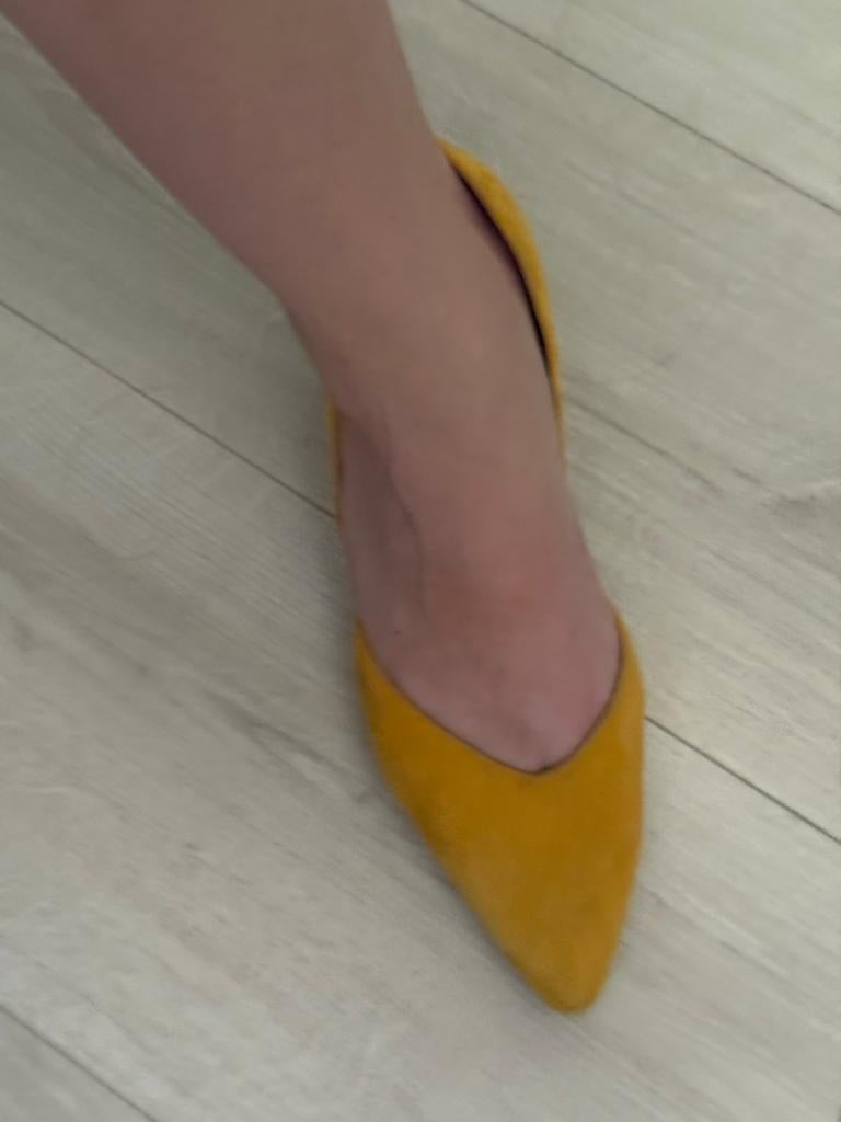 Gele suède pumps met blokhak van Högl, Ophalen of Verzenden, Zo goed als nieuw, Geel, Pumps