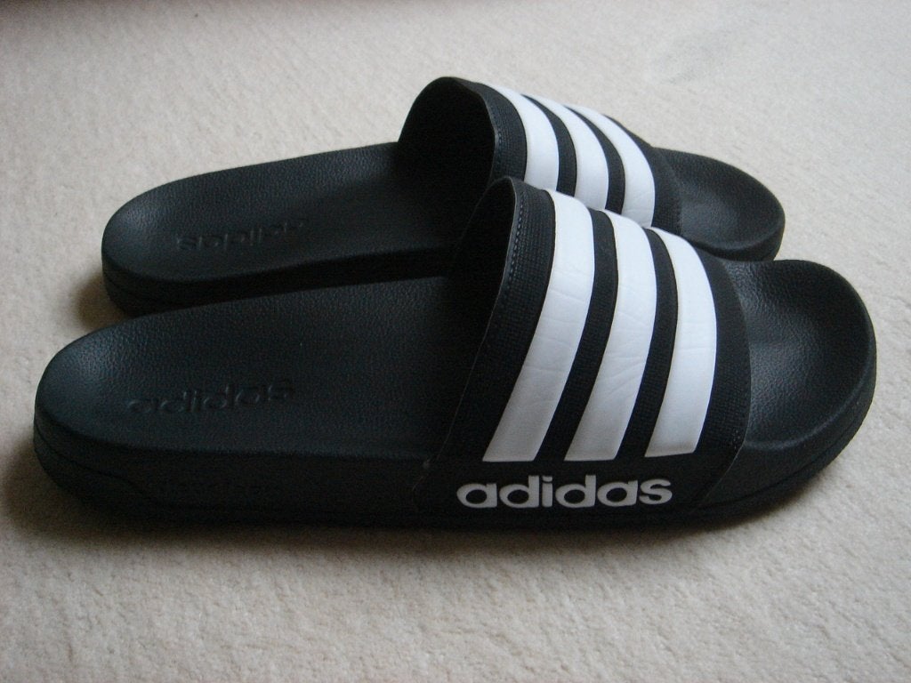 Originele ADIDAS Adilette Shower Badslippers maat 43, Slippers, Zwart, Ophalen of Verzenden, Adidas