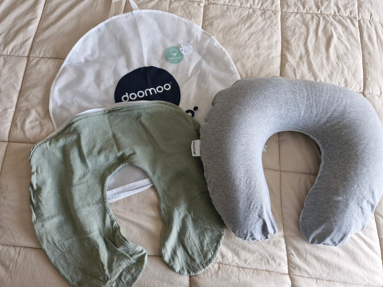 Doomoo Softy voedingskussen met 2 hoezen en tas, Ophalen of Verzenden, Zo goed als nieuw