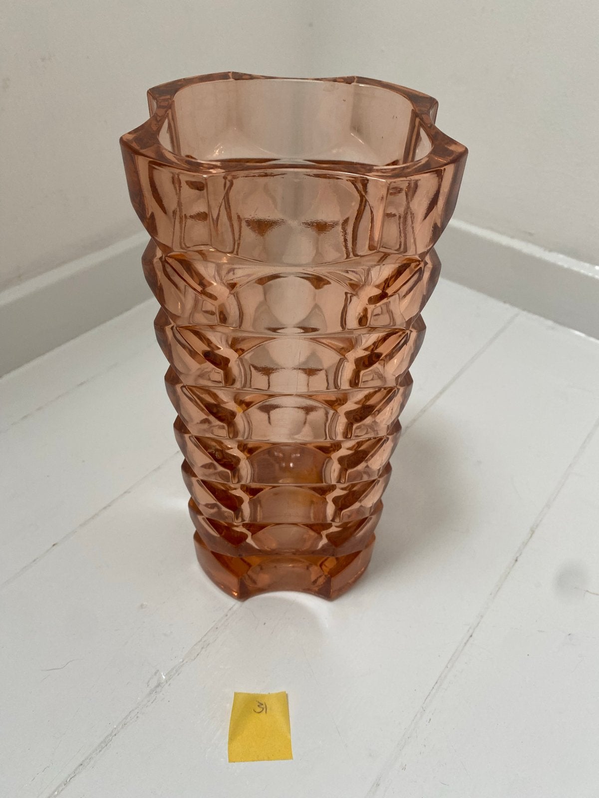 Roze glazen vaas met geometrisch patroon, Ophalen of Verzenden