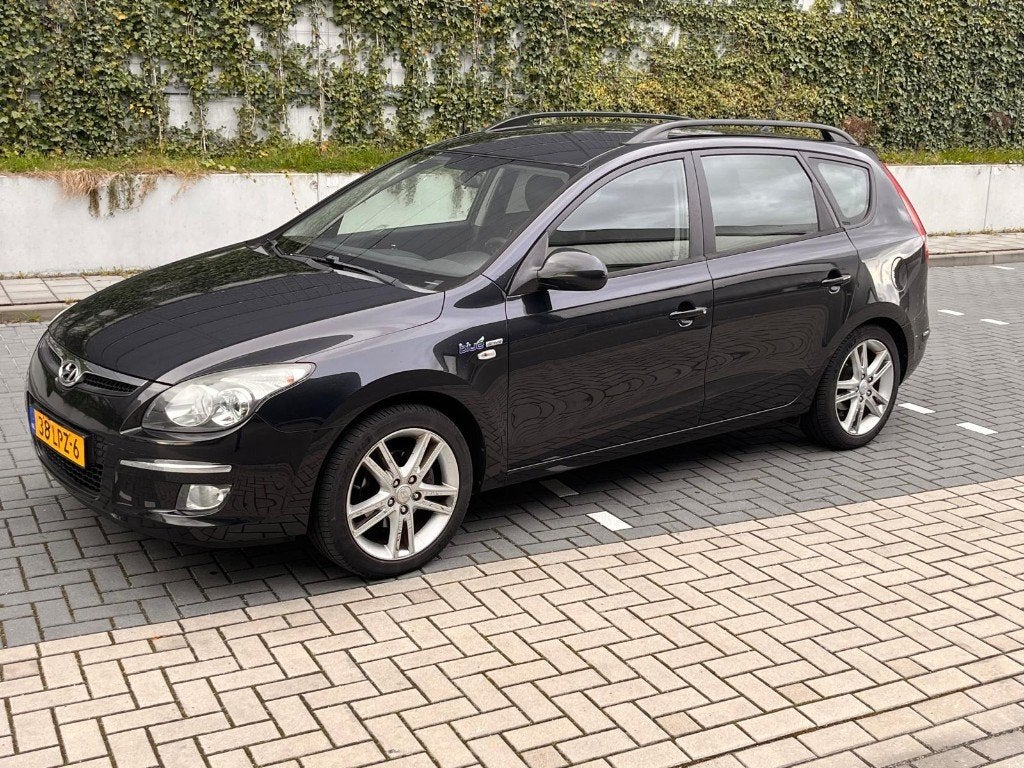 Hyundai i30 1.6 I Cvvt Crosswagon 2010 Zwart, leer, airco, Voorwielaandrijving, Parkeersensor, 4 cilinders, Zwart
