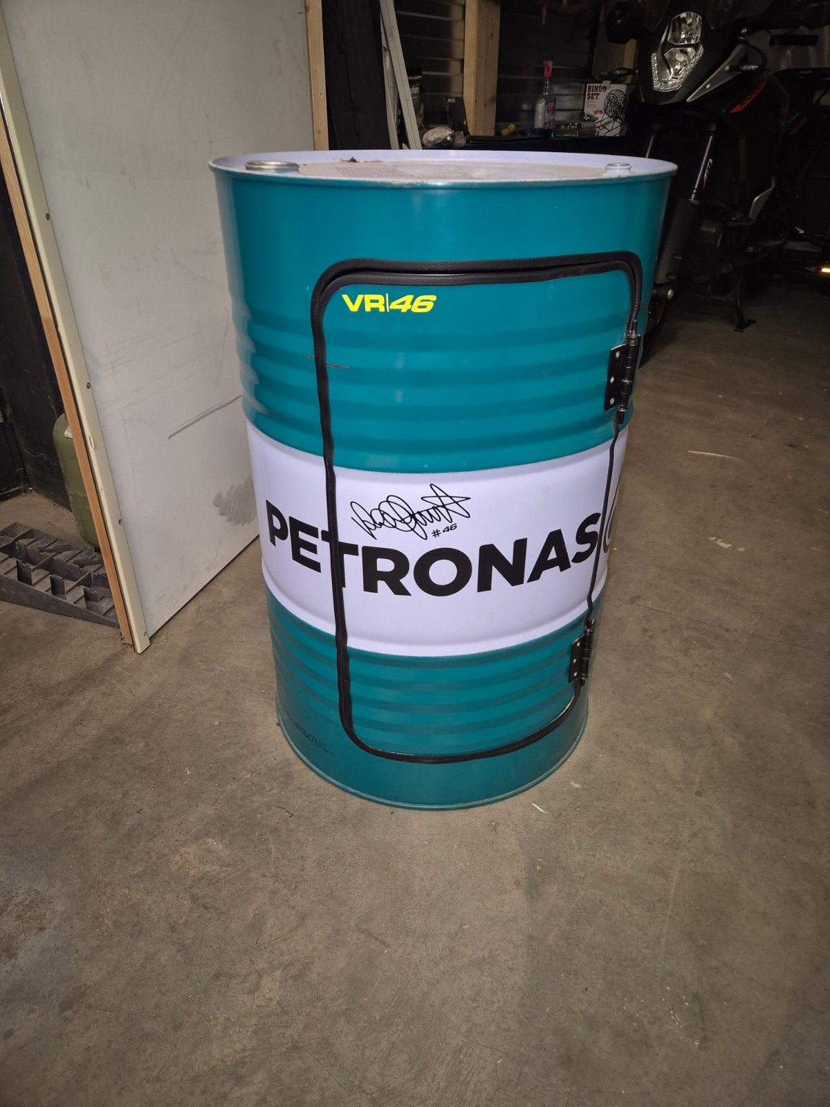 Petronas olie vat als kast te gebruiken in huis of mancave, Ophalen, Nieuw, Metaal
