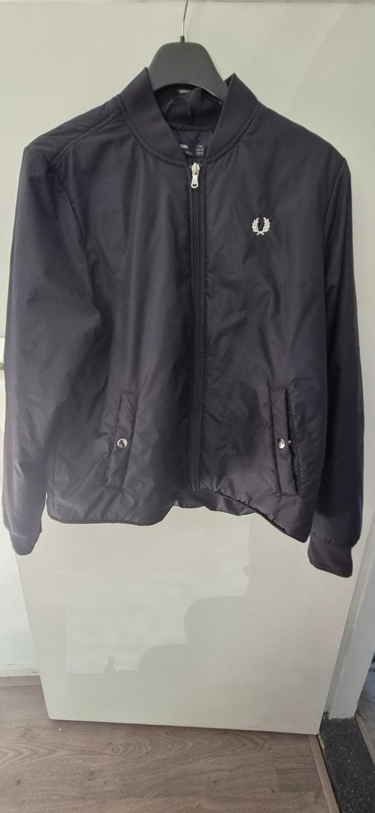 Fred Perry Bomberjack - Donkerblauw - Maat 40 (M), Blauw, Maat 42/44 (L), Ophalen of Verzenden, Zo goed als nieuw
