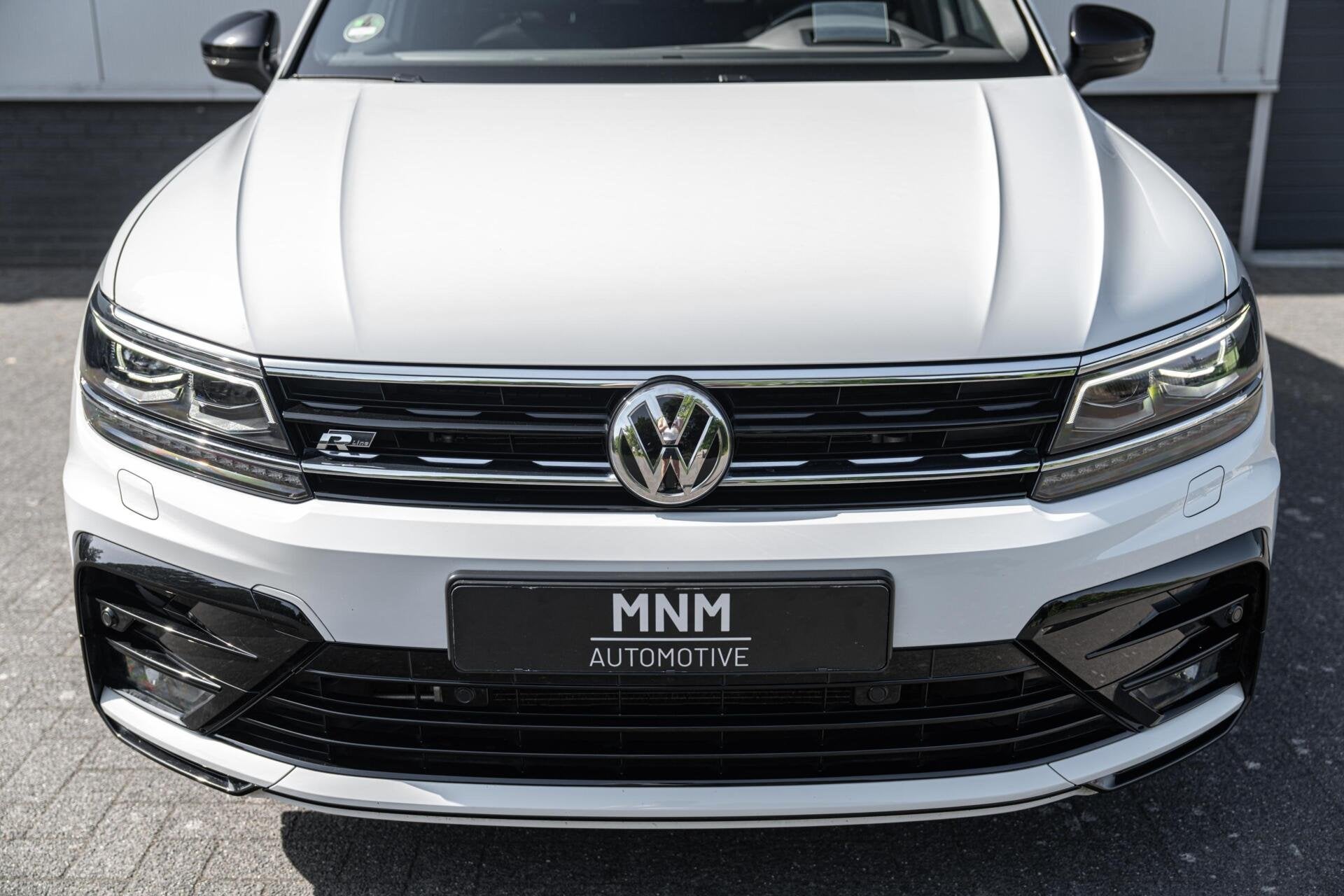 Volkswagen Tiguan 2.0 TSI 4Motion Highline 3x R-Line |Pano|H, Gebruikt, 1984 cc, Automatische klimaatregeling, Wit