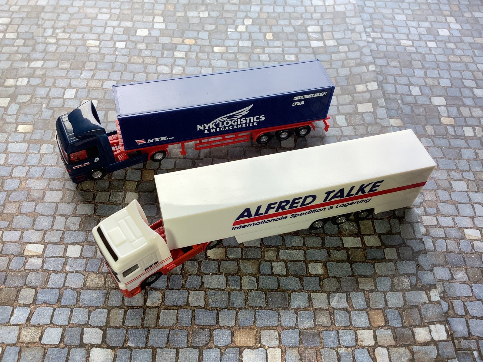2 vrachtwagens met oplegger 1 container €25.00 no 8. Herpa, Overige merken, Gelijkstroom of Wisselstroom, Overige typen, Ophalen of Verzenden