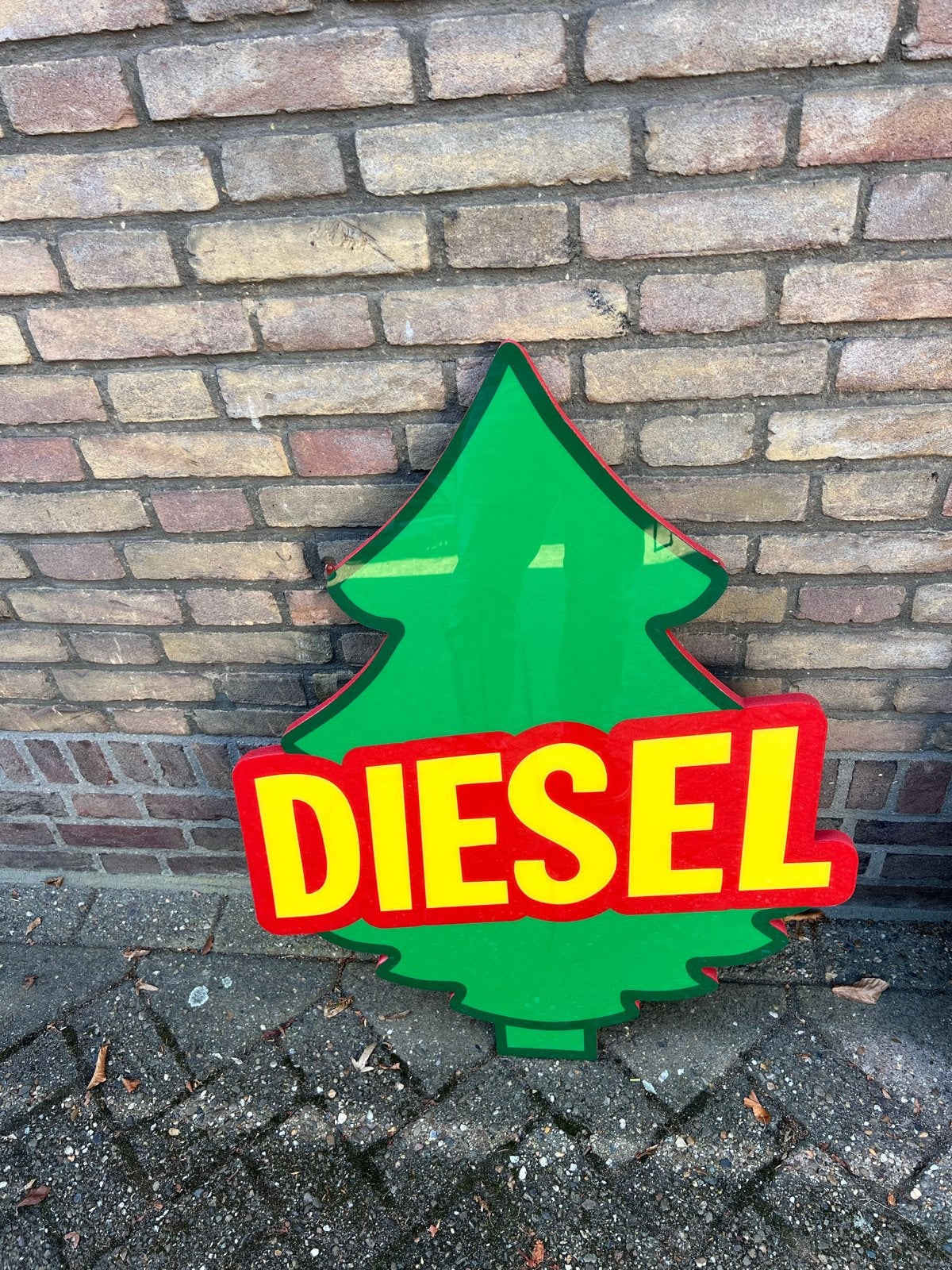 Kerstboom Diesel, plexiglass op schuim, Ophalen of Verzenden