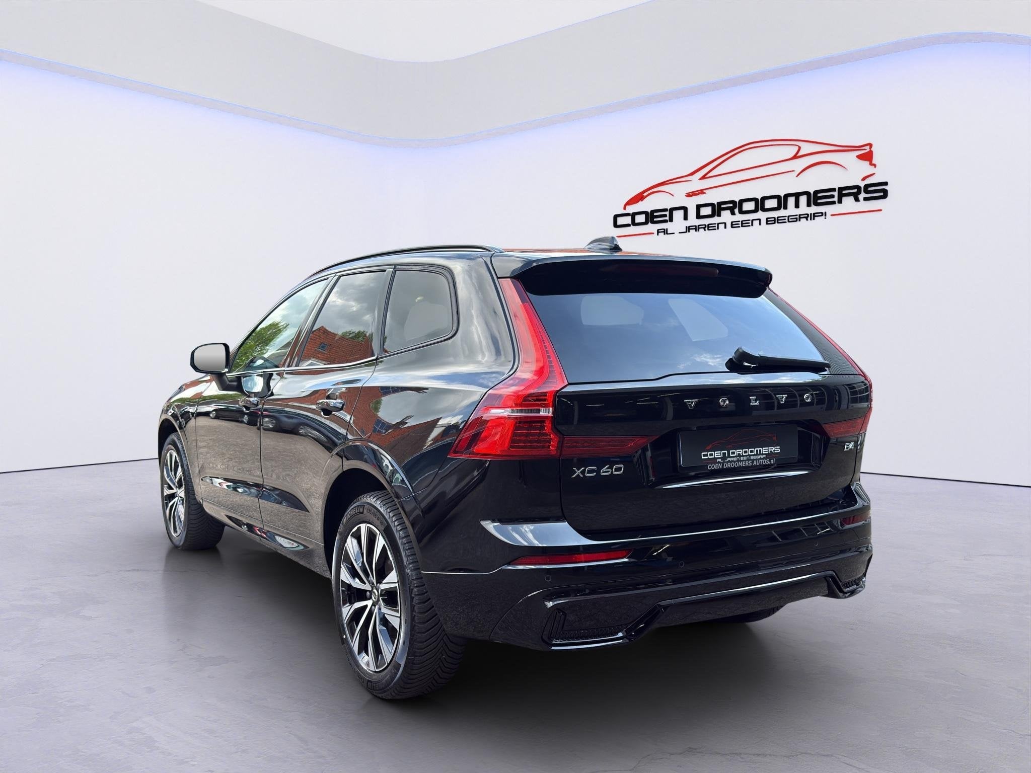 Volvo XC60 2.0 B4 Plus Dark mild hybrid/Apple Carplay/Sports, Auto's, Gebruikt, Euro 6, 4 cilinders, 1969 cc