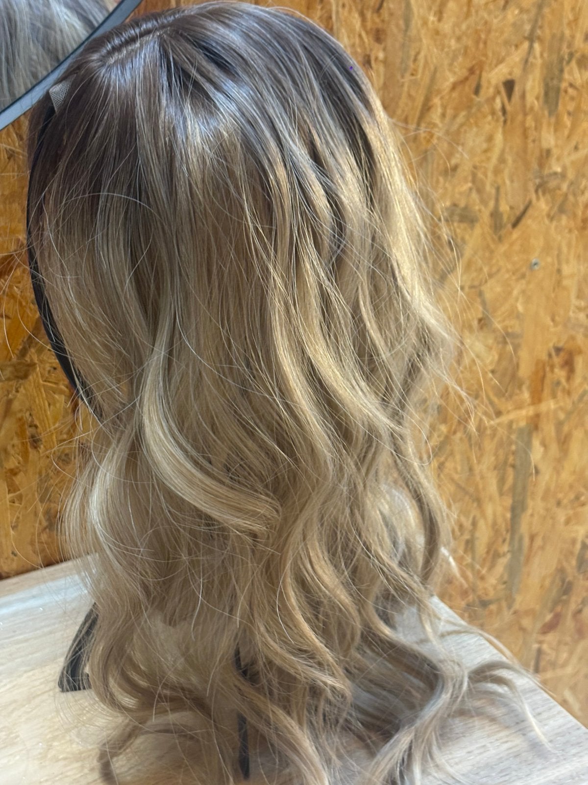 NIEUW Premium Synthetisch Haar Topper - Blond/Bruin met krul, Ophalen of Verzenden, Nieuw, Pruik of Haarverlenging