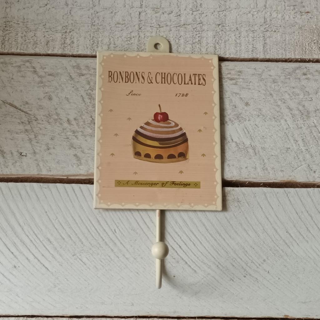 Wandhaakje 'Bonbons & Chocolates' met cupcake design, Ophalen of Verzenden, Kunststof, Wandkapstok, Minder dan 100 cm