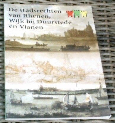 De stadsrechten van Rhenen, Wijk bij Duurstede en Vianen., Ophalen of Verzenden, Zo goed als nieuw