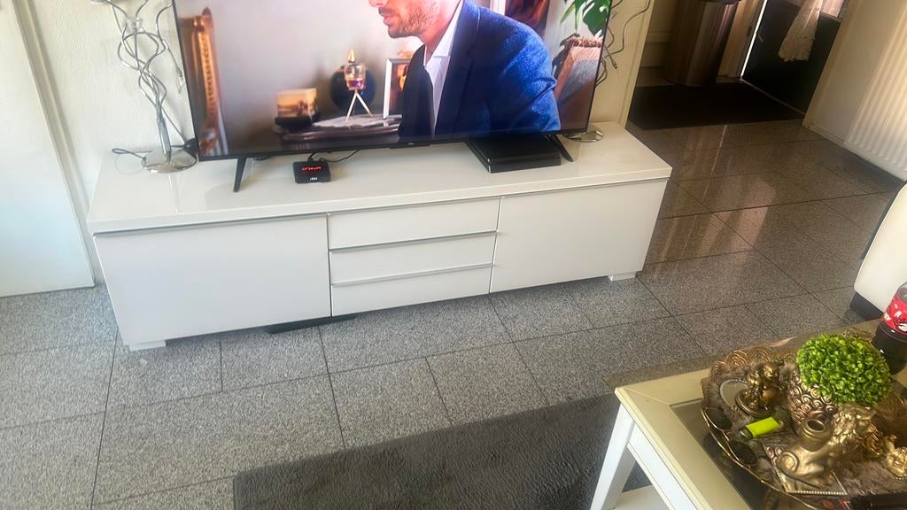 Tv kast, 150 tot 200 cm, Ophalen of Verzenden, Zo goed als nieuw, Minder dan 100 cm