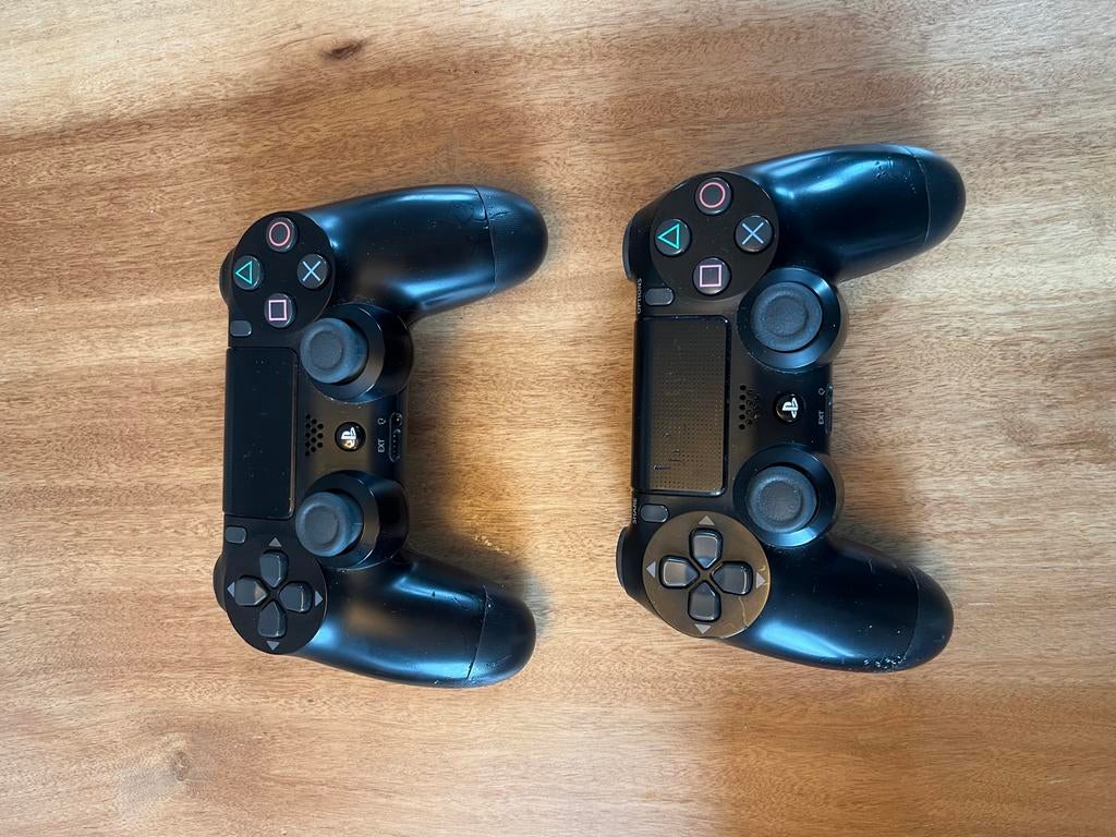 PS4 Pro 1TB + 2 Controllers + Ghost of Tsushima, Spelcomputers en Games, Ophalen, Online, Overige genres, Zo goed als nieuw
