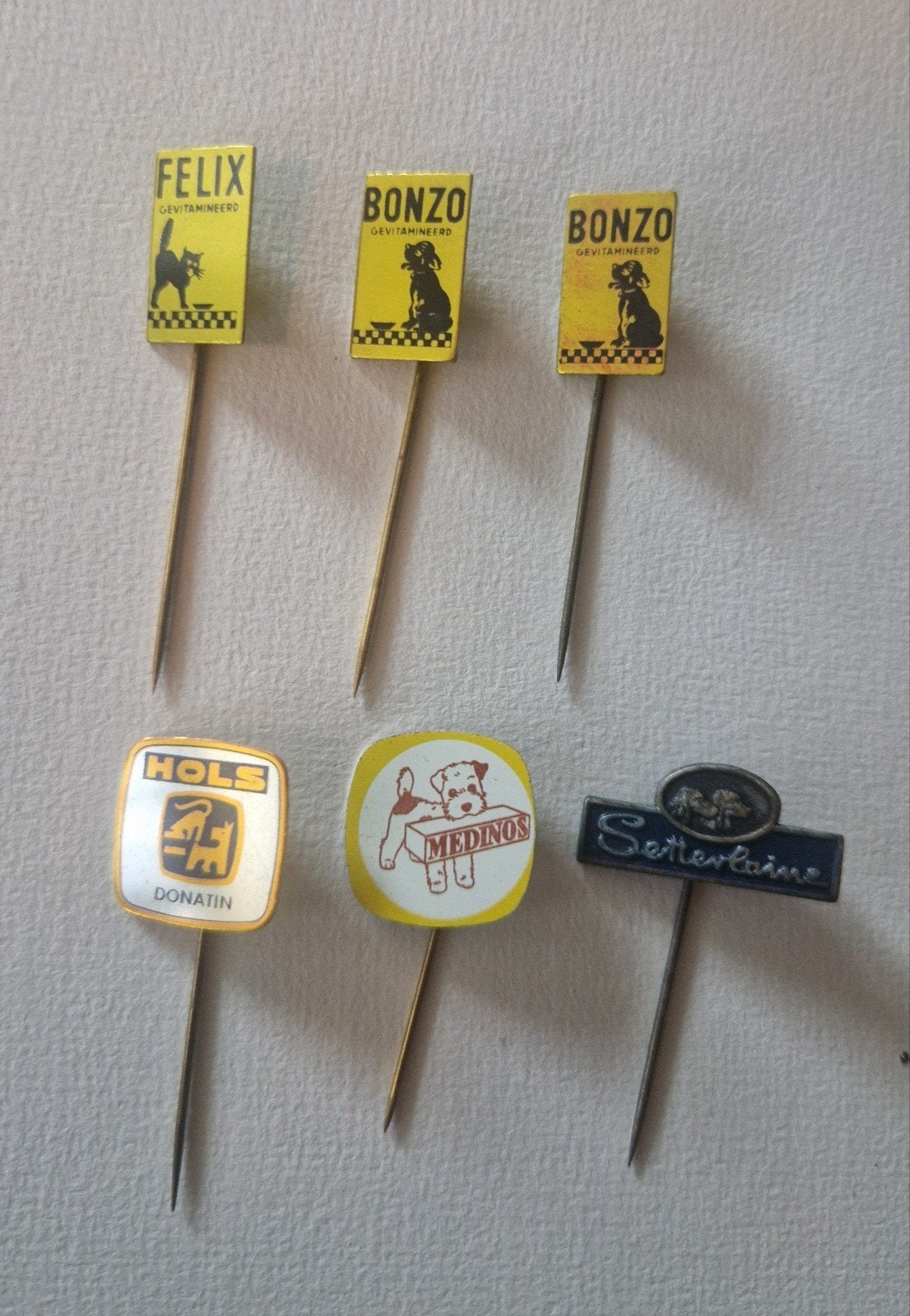 Set van 6 vintage reclamespeldjes (o.a. Felix, Bonzo, Medino, Verzamelen, Ophalen, Gebruikt, Overige onderwerpen