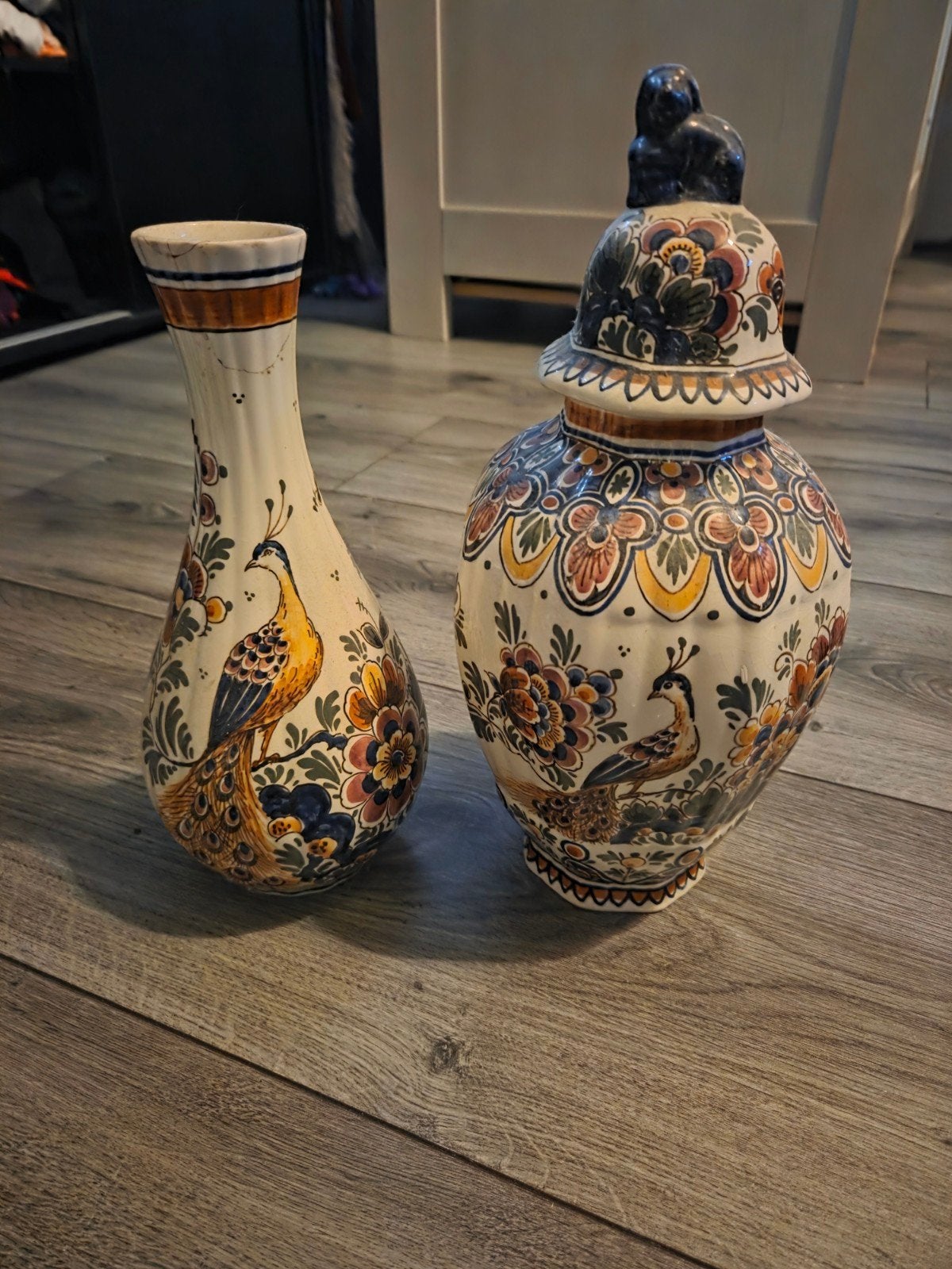 Set van 2 handgeschilderde Delftse Pauw vazen, Ophalen of Verzenden
