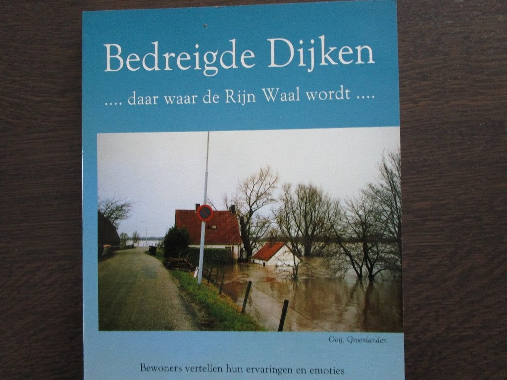 Bedreigde dijken....daar waar de Rijn Waal wordt, Ophalen of Verzenden, Nieuw