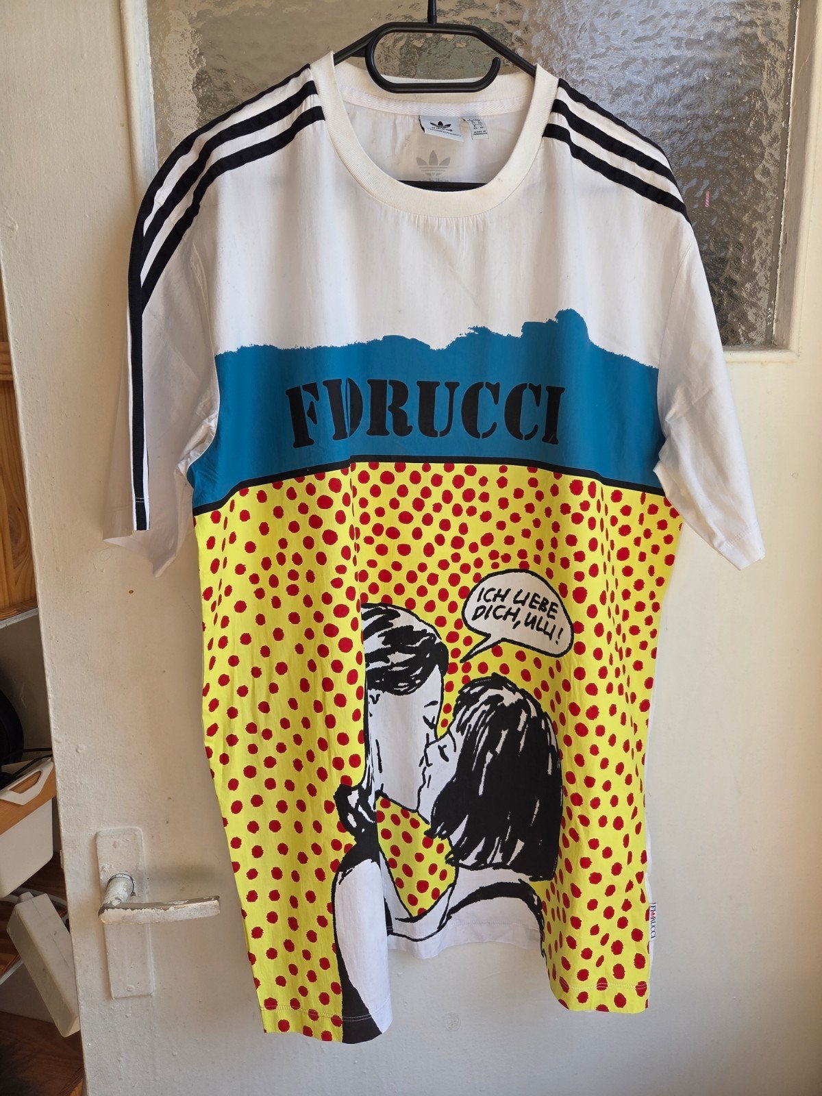 Adidas x Fiorucci T-shirt maat 40 y2k kiss-tee, Kleding | Dames, Maat 38/40 (M), Ophalen of Verzenden, Zo goed als nieuw, Korte mouw