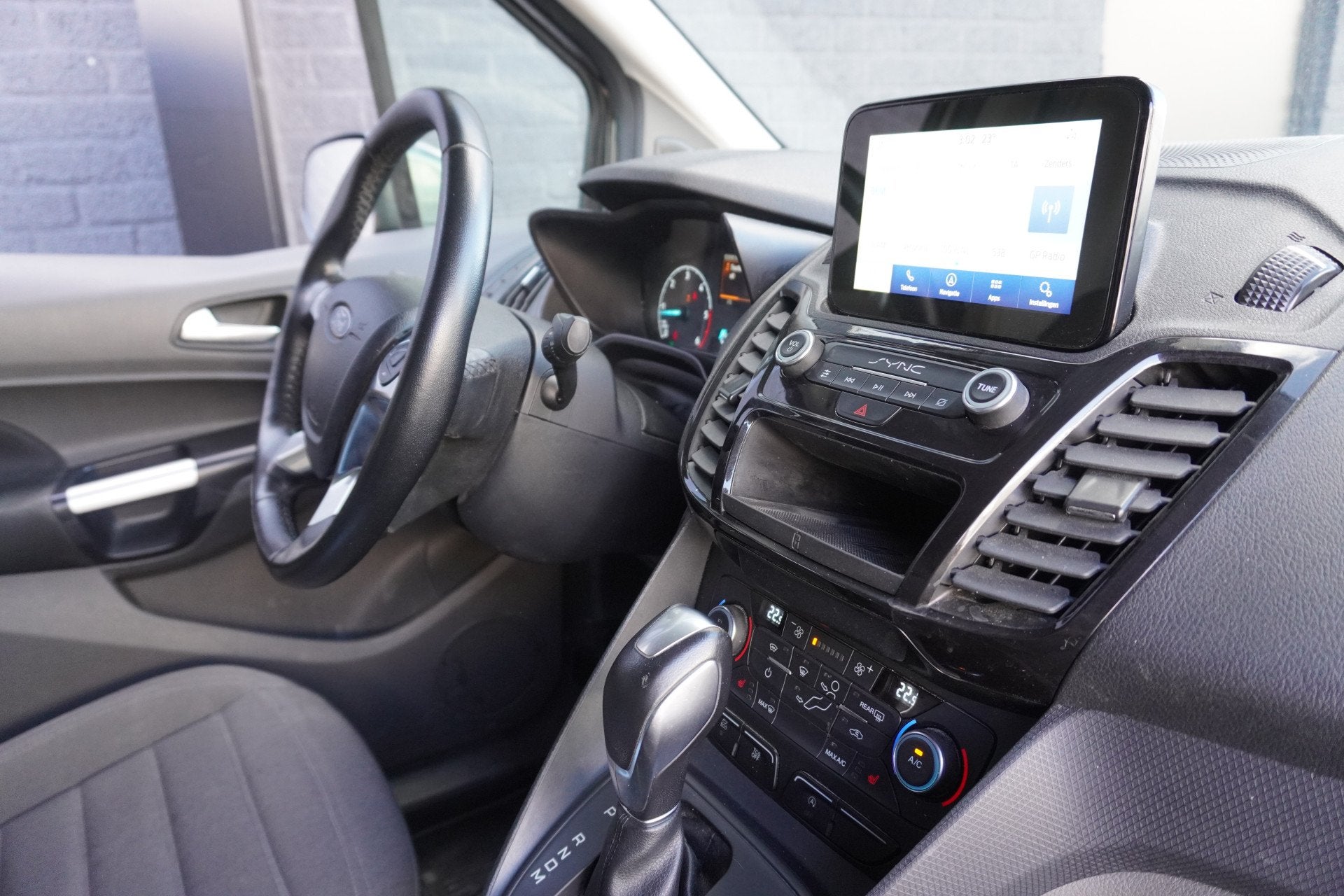 Ford Transit Connect 1.5 EcoBlue 120PK L2 Automaat Limited E, 1390 kg, Stof, Gebruikt, 4 cilinders