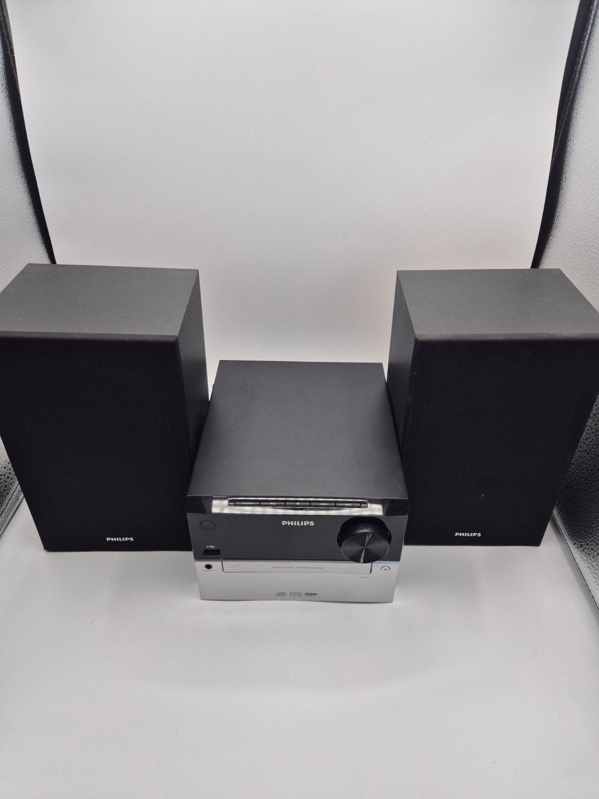 Philips Micro Muziek Systeem MCM2300 met speakers, Philips Consumer Lifestyle B.V., High Tech Campus 5, 5656 AE Eindhoven, Nederland