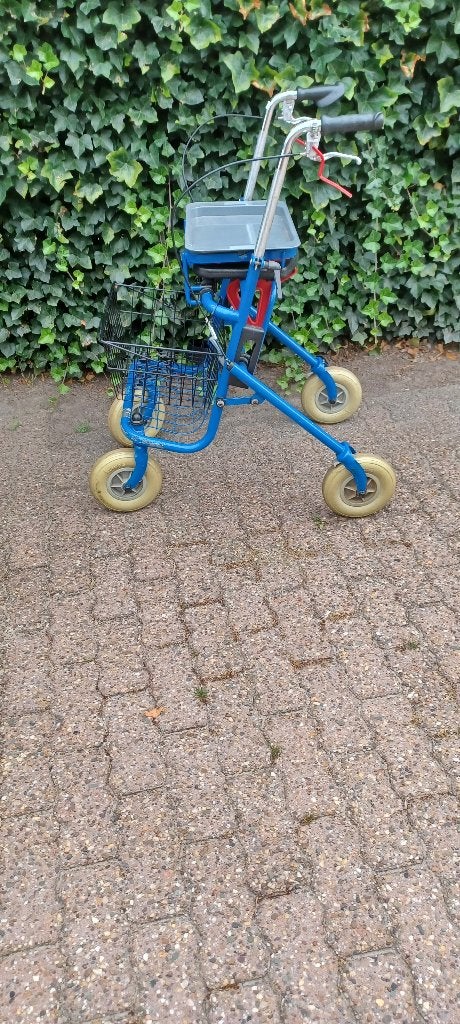 rollator blauw, Ophalen, Gebruikt