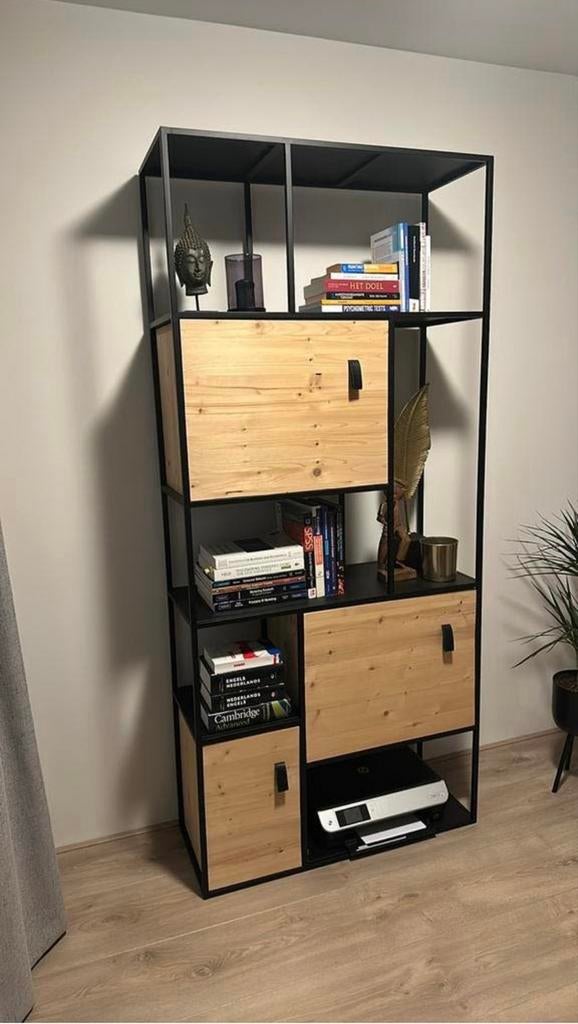 Metalen boekenkast met grenen kastjes, Ophalen, Grenenhout, 50 tot 100 cm, Zo goed als nieuw
