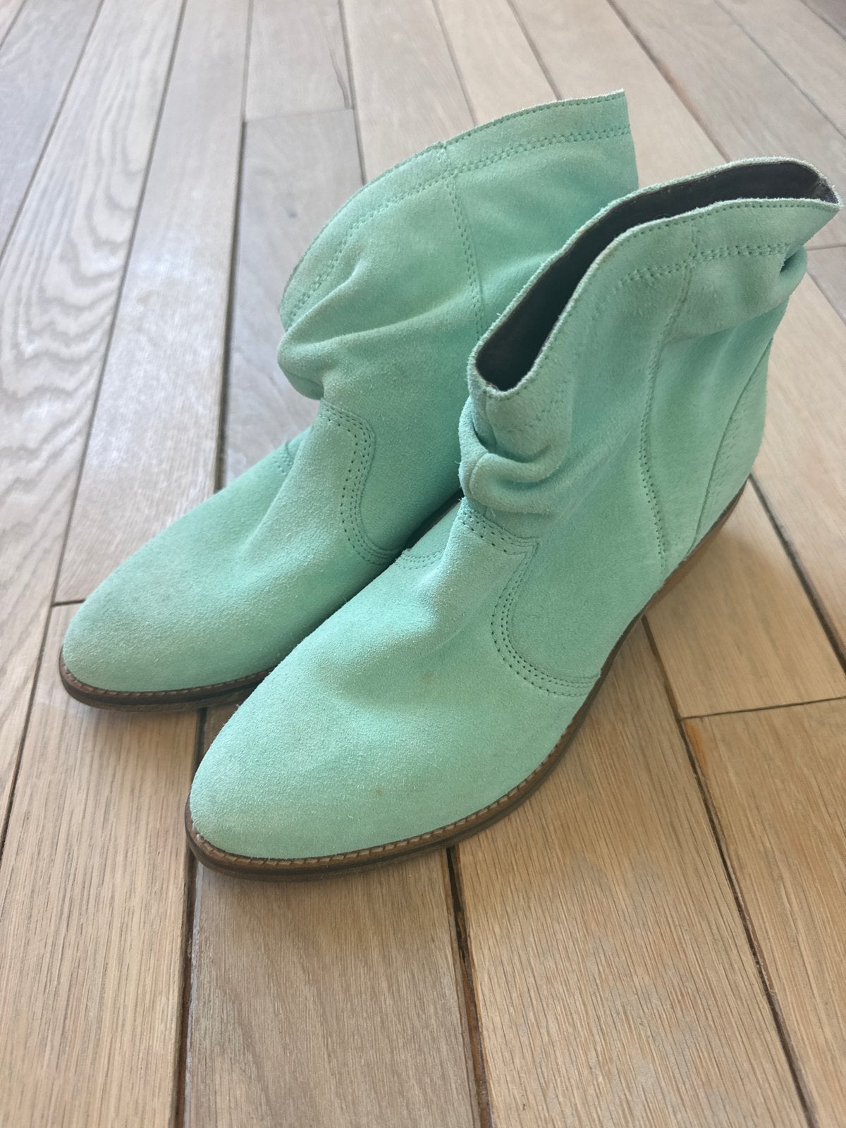 Invito suède enkellaarsjes maat 39 - mintgroen, Kleding | Dames, Ophalen of Verzenden, Gedragen, Groen, Lage of Enkellaarzen
