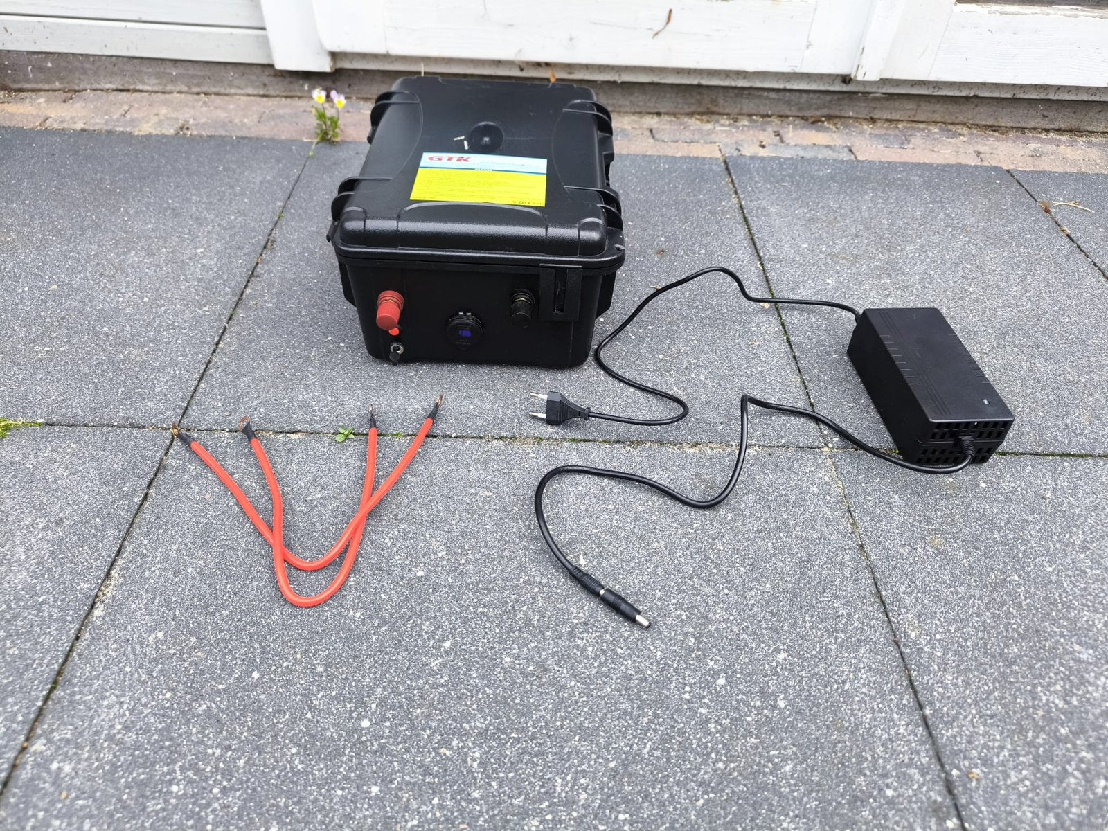 GTK LiFePO4 outdoor accubox 100 Ah, incl acculader., Watersport en Boten, Hengelsport | Karpervissen, Zo goed als nieuw, Overige typen