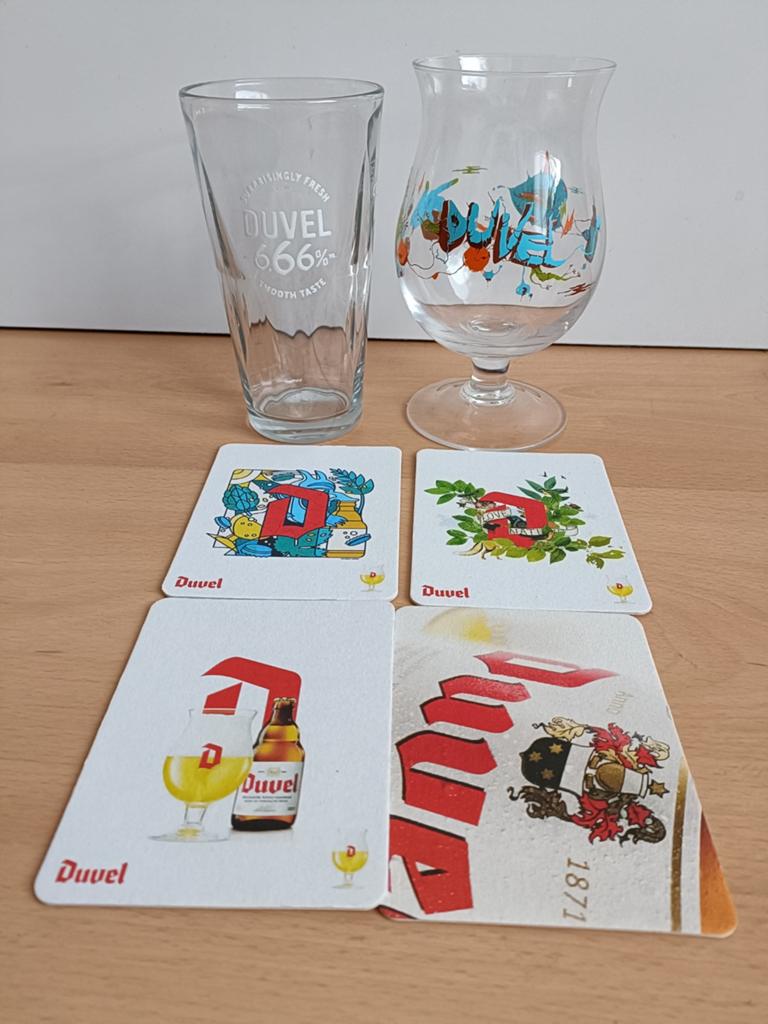 2 Duvel glazen met setje viltjes, Ophalen of Verzenden, Zo goed als nieuw, Glas of Glazen, Duvel
