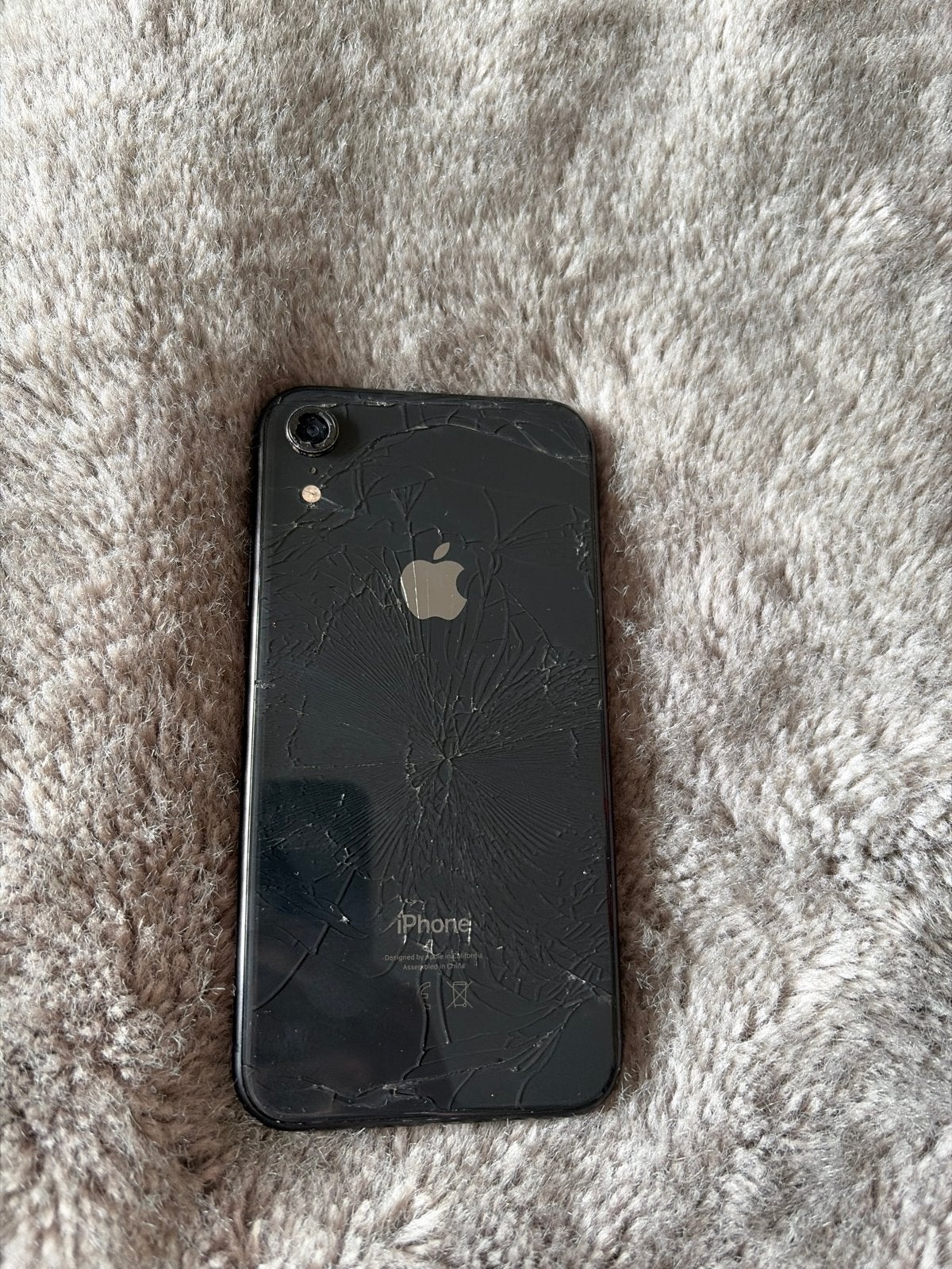 iPhone XR met gebarsten achterkant, Telecommunicatie, Ophalen of Verzenden, Gebruikt, Zwart, IPhone XR