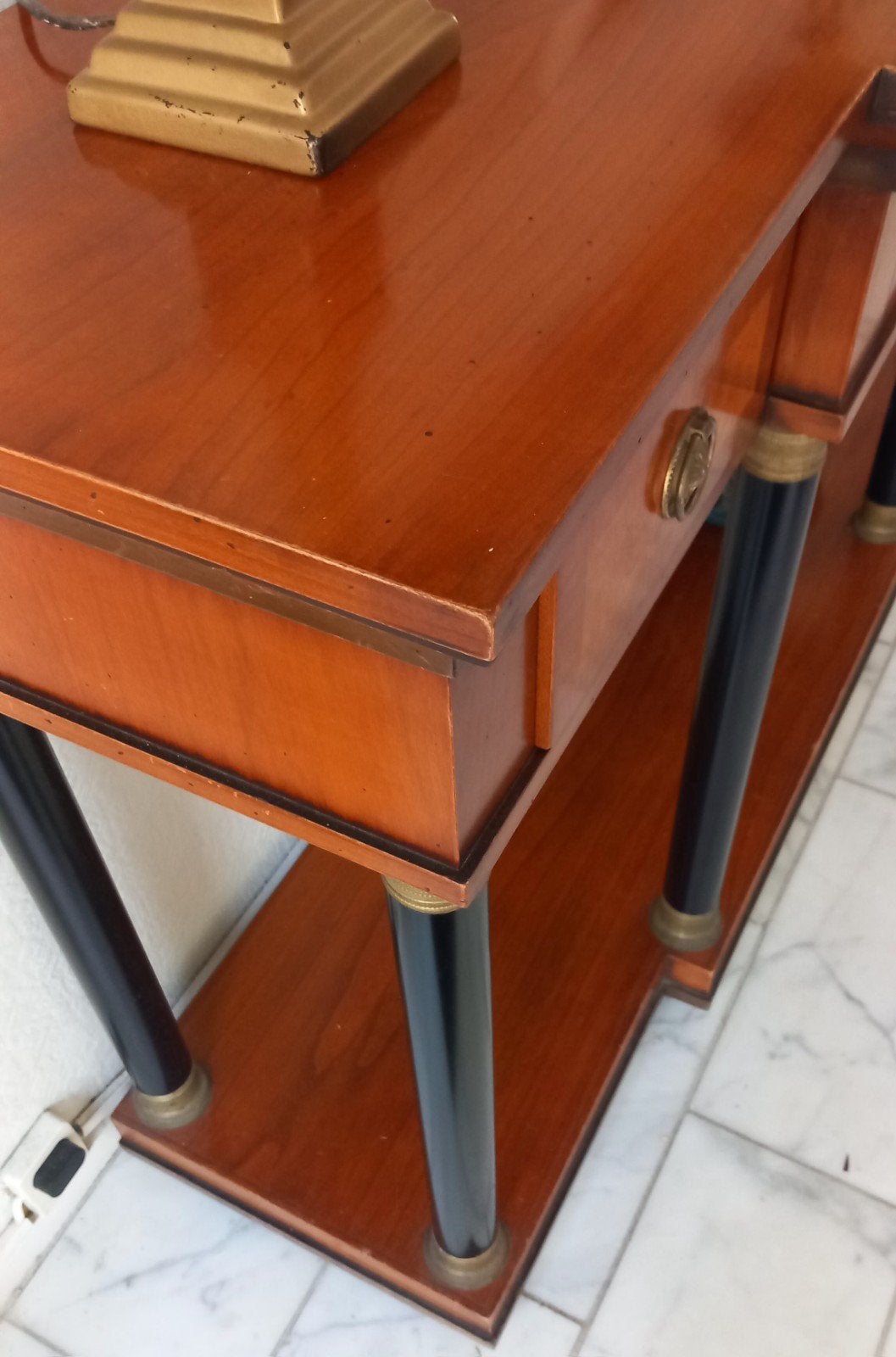 Side table..Hal of huiskamer Mahonie hout massief, Ophalen, 25 tot 50 cm, Rechthoekig, 100 tot 150 cm