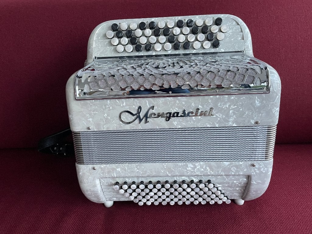 Kleine Mengascini knopaccordeon  72 bas .C-Griff .Nieuw., Overige merken, 72-bas, Ophalen of Verzenden, Knopaccordeon