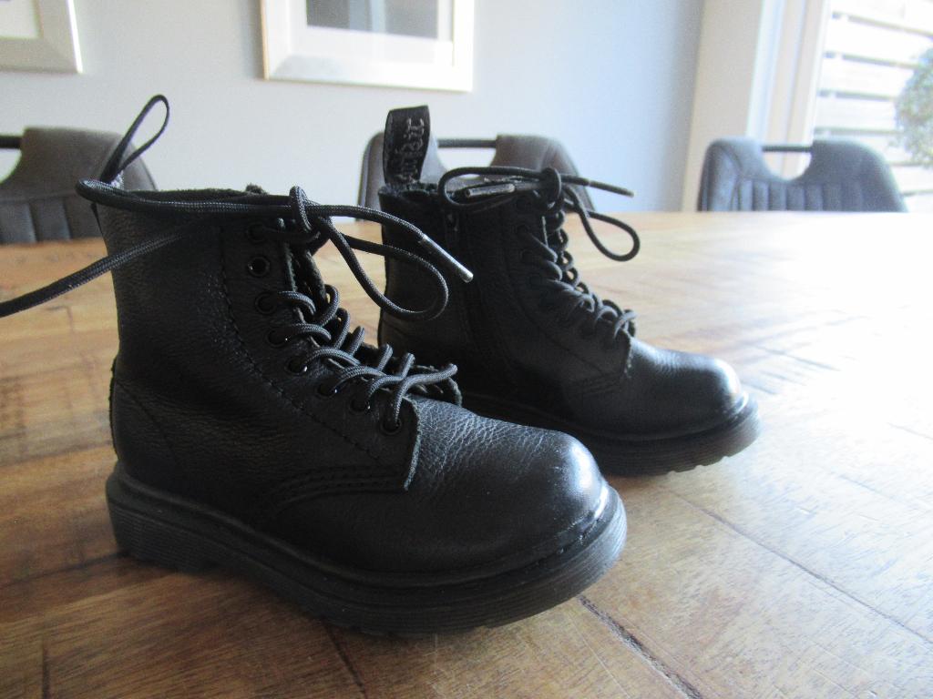 Dr Martens laars boots maat 22 zacht leer, Kinderen en Baby's, Kinderkleding | Schoenen en Sokken, Dr. Martens, Jongen of Meisje
