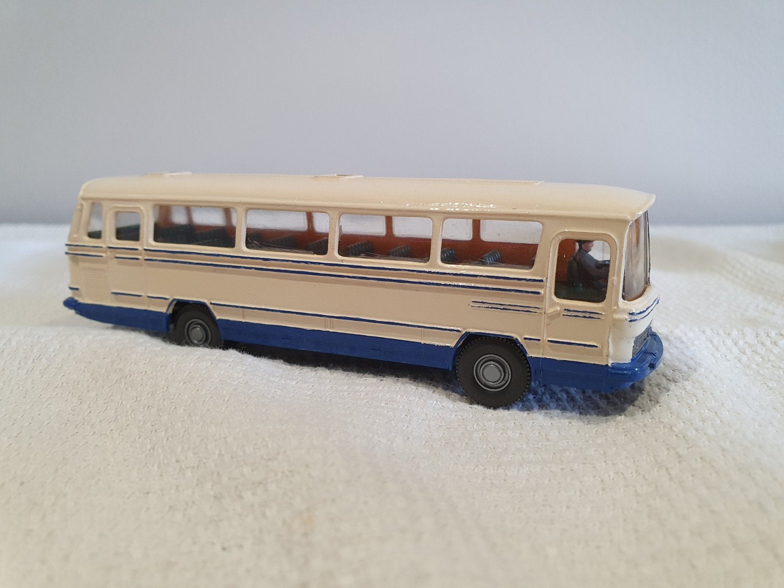Wiking Mercedes-Benz O302 Wit/Blauw 1:87, Hobby en Vrije tijd, Modelauto's | 1:87, Ophalen of Verzenden, Gebruikt, Bus of Vrachtwagen