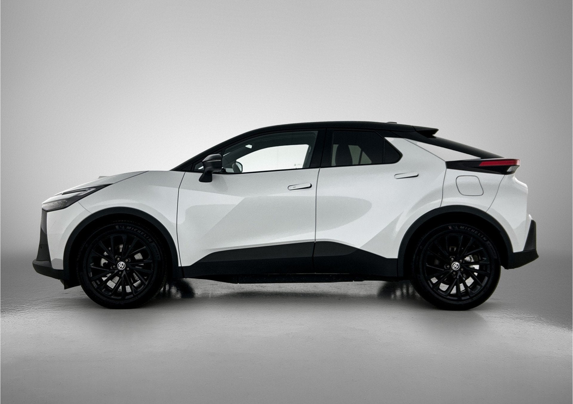 Toyota C-HR 2.0 Plug-in Hybrid 220 GR SPORT PLUS | Navigatie, Auto's, Toyota, 12 maanden, 4 cilinders, Wit, Bedrijf