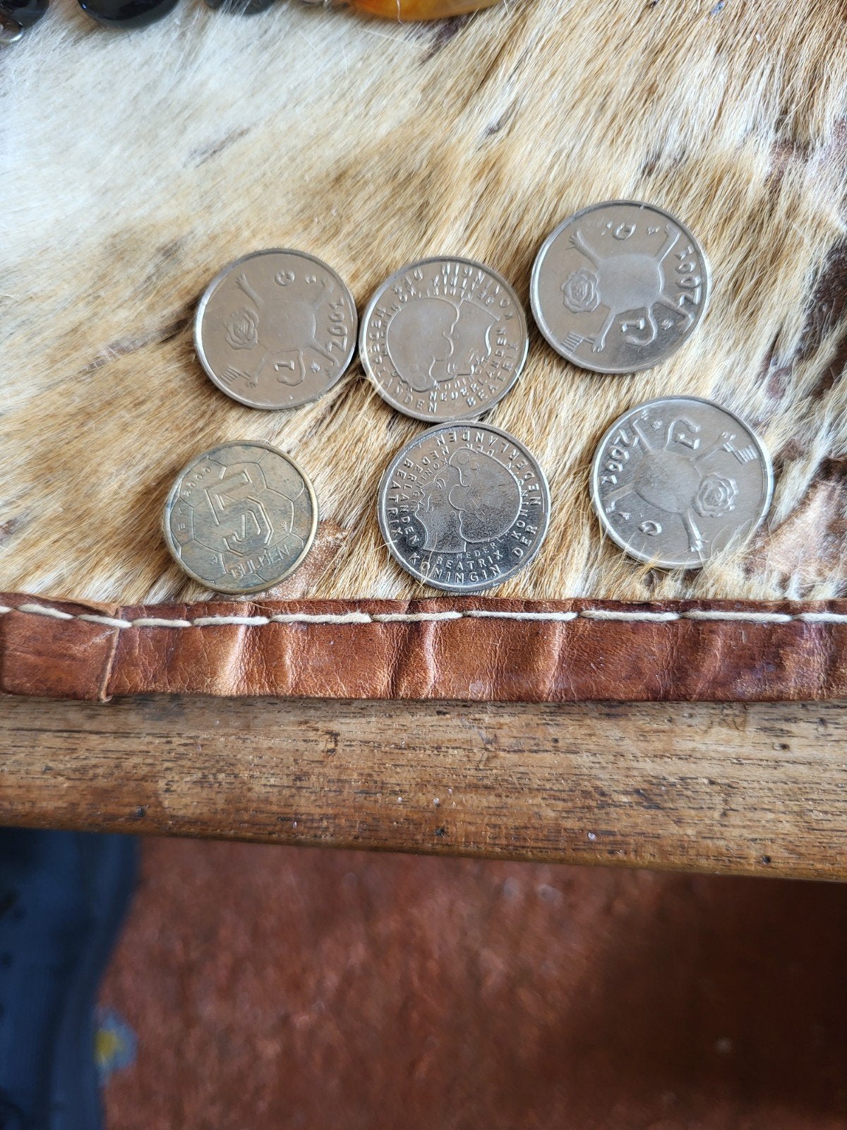 5 Guldens uit 2001 en een  5 Gulden uit 2000, Ophalen of Verzenden