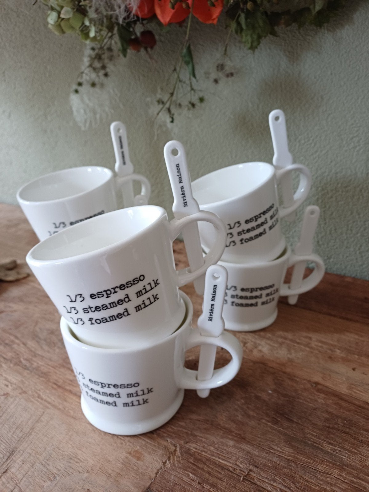 6x Riviera Maison Mokken met Lepel - Cappuccino/Melk, Ophalen of Verzenden, Zo goed als nieuw, Steen/keramiek, Wit