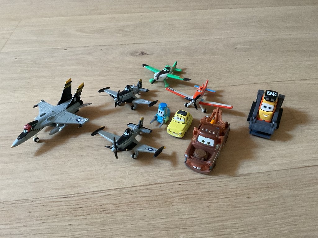 Auto’s en vliegtuigen, Ophalen, Zo goed als nieuw