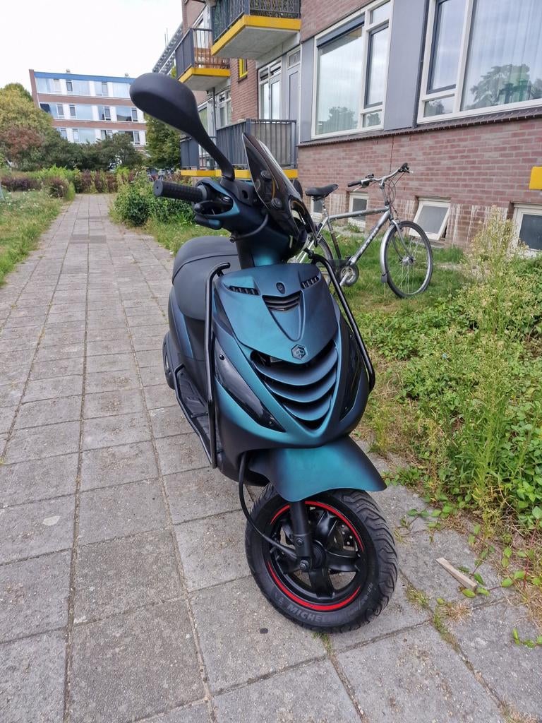 Piaggio Zip 2020 SP - Zeer goede staat, lage km stand, Fietsen en Brommers, Scooters | Piaggio, Zo goed als nieuw, Zip, Ophalen