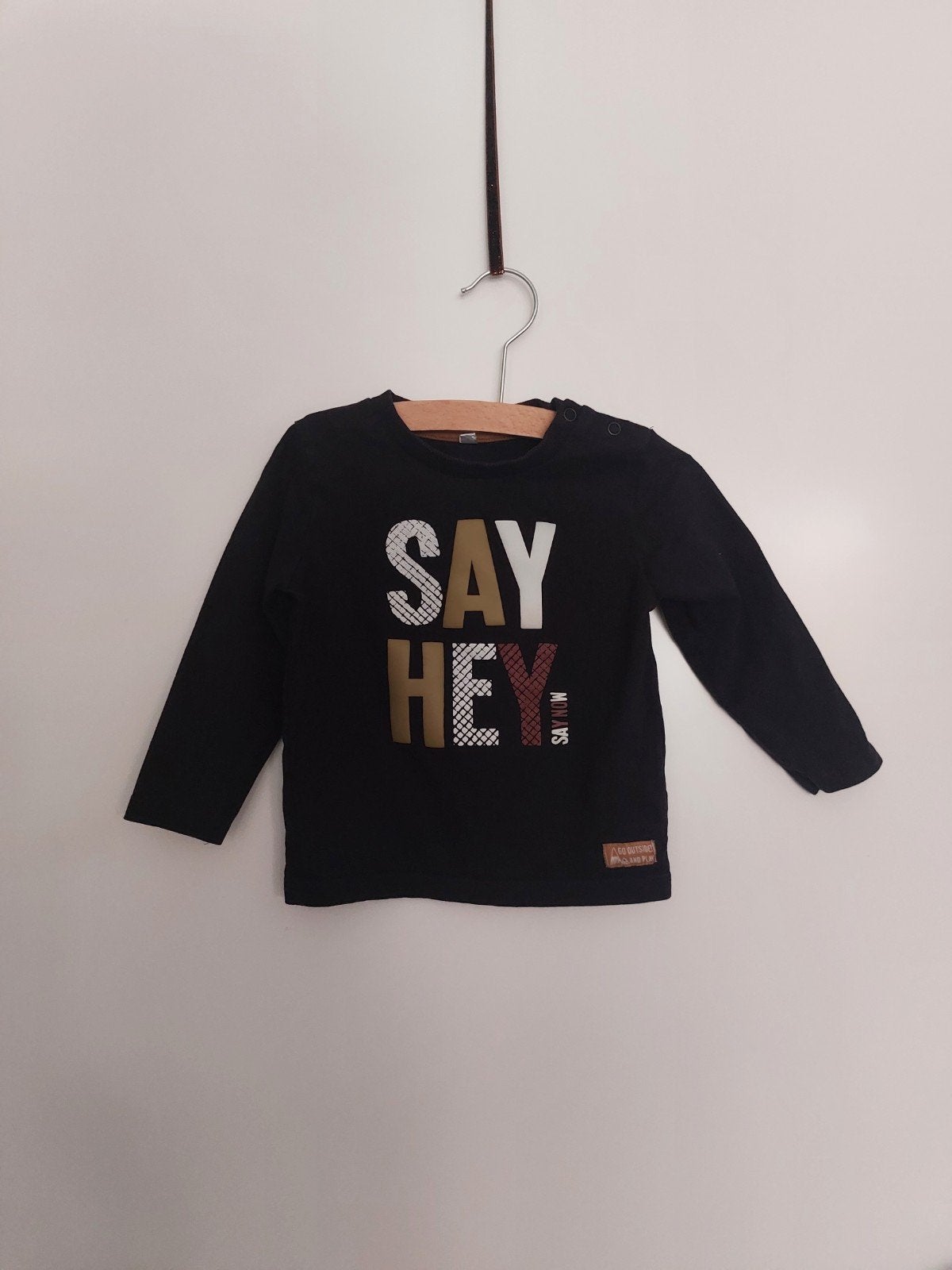 Leuke longsleeve maat 86 met tekst Say Hey z.g.a.n., Kinderen en Baby's, Babykleding | Maat 86, Ophalen of Verzenden, Zo goed als nieuw