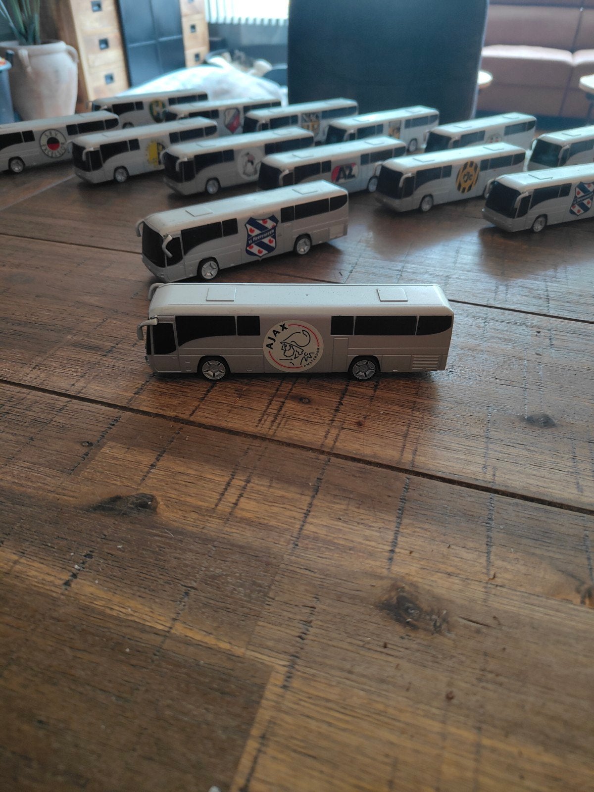 model bussen voetbalclubs, Hobby en Vrije tijd, Ophalen of Verzenden, Bus of Vrachtwagen