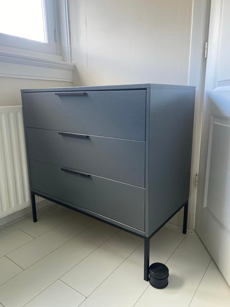 Stijlvolle ladekast Adam - staalgrijs grenen (93x94x52 cm), Huis en Inrichting, Kasten | Ladekasten, Ophalen, Nieuw, 50 tot 100 cm