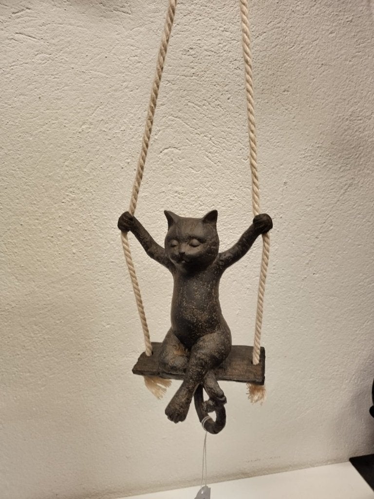 Beeldje kat op schommel, Ophalen of Verzenden, Nieuw, Dier