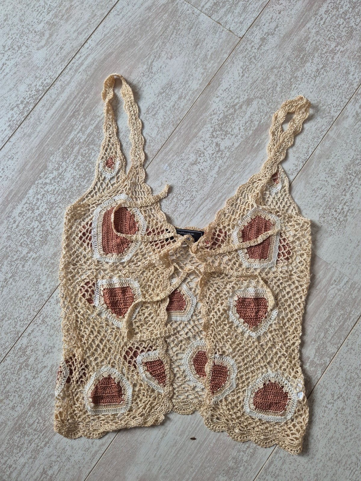 Gehaakte top met strik sluiting van Naf Naf maat 36
Top is z, Kleding | Dames, Beige, Ophalen of Verzenden, Zo goed als nieuw