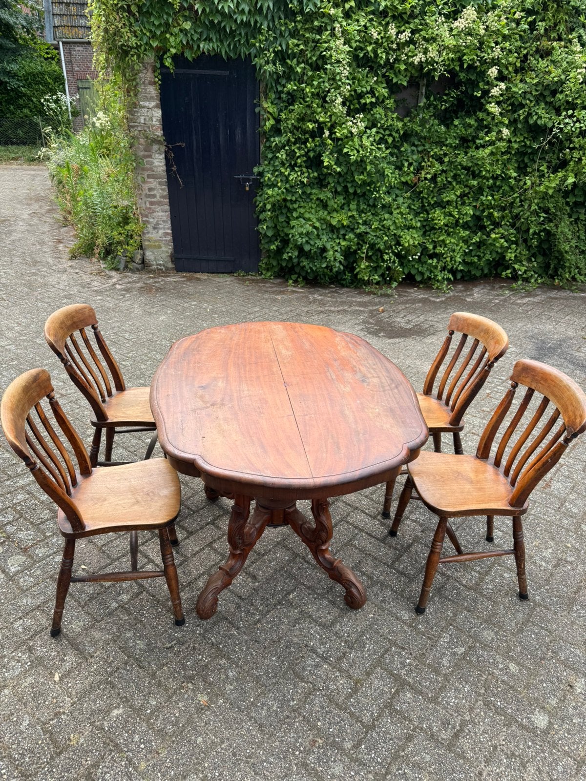 Houten vintage ovalen tafel met een fraai onderstel, Huis en Inrichting, Tafels | Eettafels, Ophalen, Gebruikt, Ovaal, 50 tot 100 cm