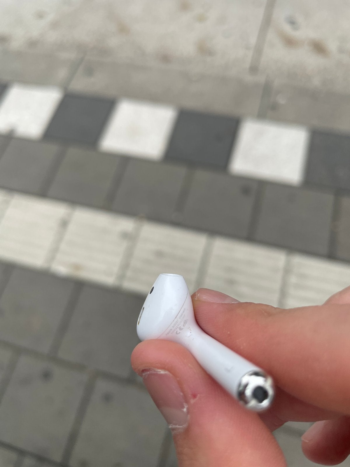 Left side Apple AirPods 2e generatie (A2031) - Officieel