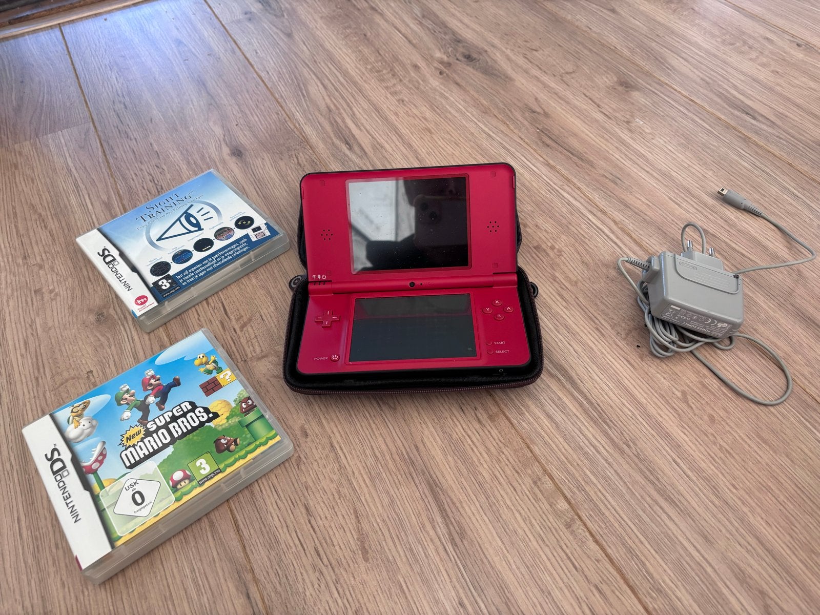 Nintendo DSi XL Rood Super Mario Bros. 25th Anniversary Edit, Spelcomputers en Games, Dsi XL, Met games, Ophalen of Verzenden