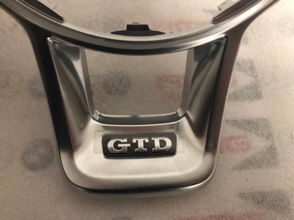 Vw Golf 7 Polo Tiguan Gti Gtd R Line R Stuur Logo, Auto-onderdelen, Volkswagen, Volkswagen AG, Nieuw, Berliner Ring 2
38440  Wolfsburg, DE