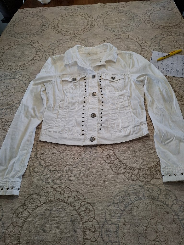 Cream denim spijkerjasje met studs - Maat 34 (XS), Ophalen, Wit, Cream, Zo goed als nieuw